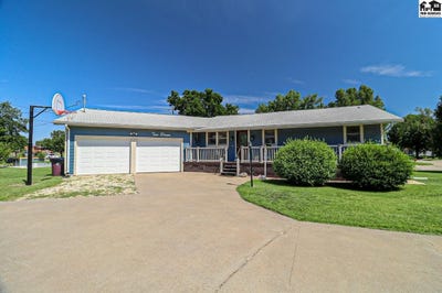 /international/us/211-n-pine-st-inman-ks-110108708932/