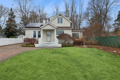 /international/us/914-parkway-street-riverhead-ny-110096274906/