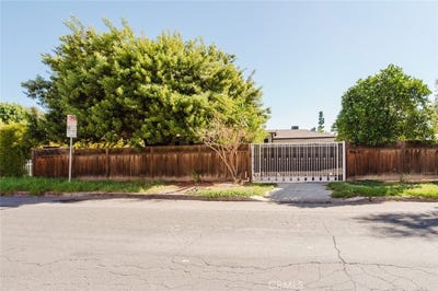 /international/us/18328-gresham-street-northridge-ca-110110364954/