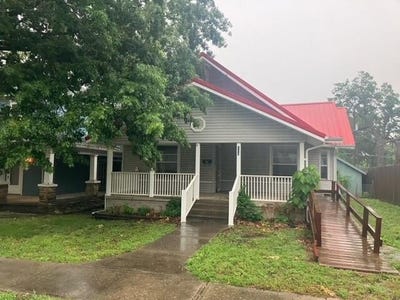 /international/us/113-w-hickory-street-el-dorado-springs-mo-110108151260/