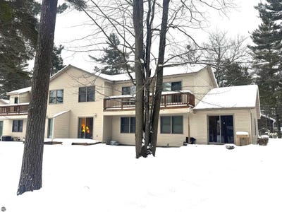 /international/us/207-white-deer-trail-prudenville-mi-110105383922/