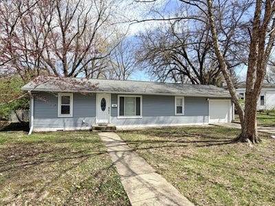 /international/us/204-flora-drive-champaign-il-110107333975/