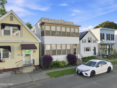 /international/us/479-8th-avenue-troy-ny-110119795343/