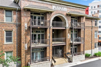 /international/us/600-w-meadow-street-fayetteville-ar-110108947560/