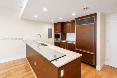 /international/us/475-brickell-ave-miami-fl-110108488877/