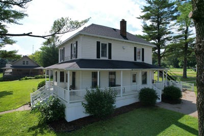 /international/us/535-spring-street-highland-wi-110100302469/