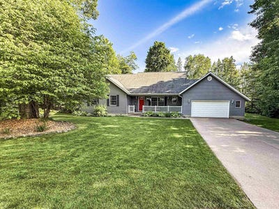 /international/us/1055-highland-drive-ishpeming-mi-110109065718/