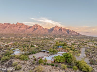 /international/us/11484-n-1st-avenue-oro-valley-az-110100811495/