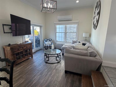 /international/us/326-e-walnut-street-long-beach-ny-110107461698/