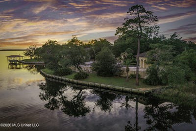 /international/us/2804-eagle-pine-drive-ocean-springs-ms-110108387348/