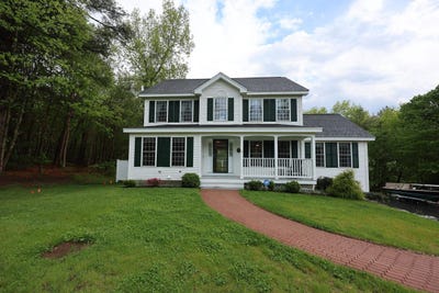 /international/us/19-burgess-drive-litchfield-nh-110108176793/