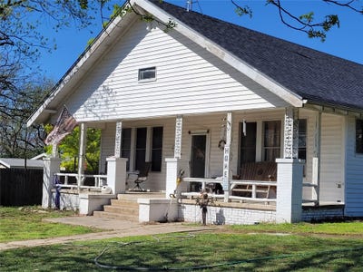 /international/us/704-w-walcott-avenue-comanche-tx-110098585069/