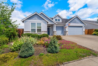 /international/us/739-e-mckinley-st-carlton-or-110101123176/
