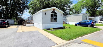 /international/us/8-berry-lane-bourbonnais-il-110108998236/