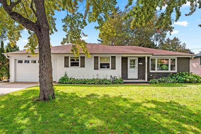 /international/us/1575-forest-glen-drive-green-bay-wi-110110405085/