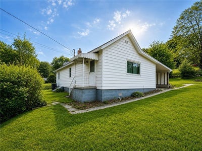 /international/us/395-spring-st-yukon-pa-110107827928/