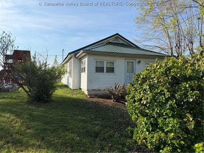 /international/us/2529-conner-avenue-hurricane-wv-110107259077/