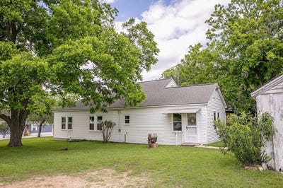 /international/us/400-north-brazos-street-burton-tx-110107224042/