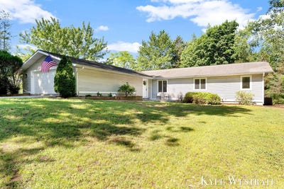 /international/us/18883-168th-avenue-spring-lake-mi-110108845994/