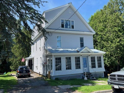 /international/us/22-maple-street-malone-ny-110100586791/