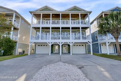 /international/us/326-s-3rd-avenue-kure-beach-nc-110098776859/