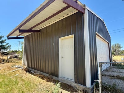 /international/us/1000-clark-avenue-stinnett-tx-110119660168/