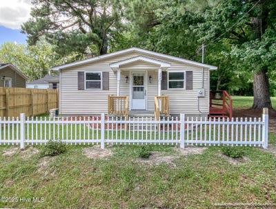 /international/us/204-pinewood-avenue-elizabeth-city-nc-110100921293/