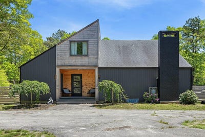 /international/us/12-n-quarter-rd-westhampton-ny-110108682359/