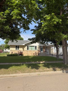 /international/us/515-3rd-ave-e-culbertson-mt-110108853481/