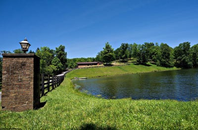 /international/us/54-double-pond-drive-bridgeport-wv-110108425726/