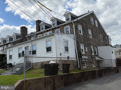 /international/us/42-brandon-rd-upper-darby-pa-110120019248/