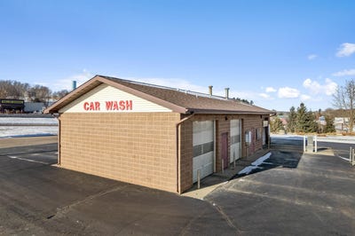 /international/us/1620-academy-street-elroy-wi-110104786361/
