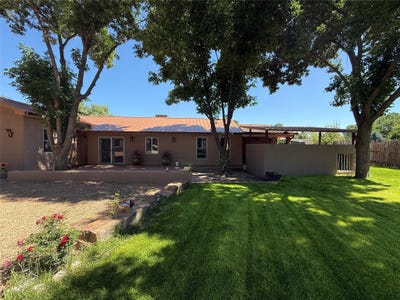 /international/us/18-walnut-loop-espanola-nm-110100193158/