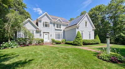 /international/us/17-payamps-road-mashpee-ma-110108219957/