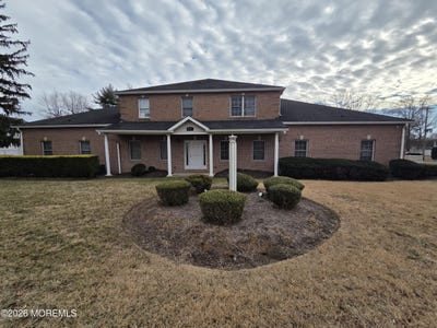 /international/us/551-newman-springs-road-lincroft-nj-110104928865/