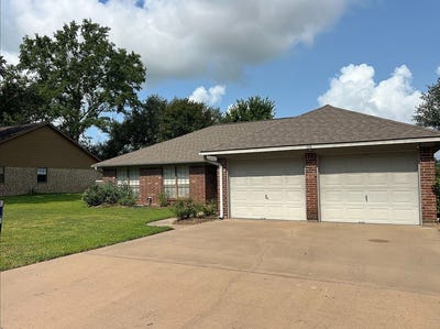 /international/us/108-douglas-drive-bellville-tx-110101464890/?lang=en