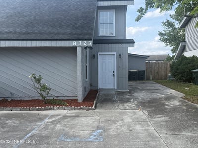 /international/us/8323-century-point-drive-n-jacksonville-fl-110107719598/