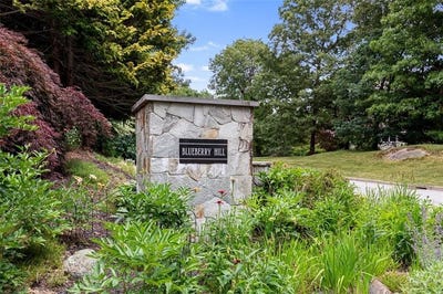 /international/us/30-rock-way-east-greenwich-ri-110110027548/