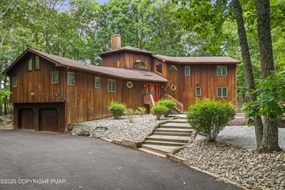 /international/us/3282-stonehenge-drive-east-stroudsburg-pa-110107925016/