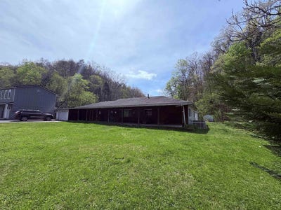 /international/us/4482-daniel-boone-parkway-foster-wv-110107464587/
