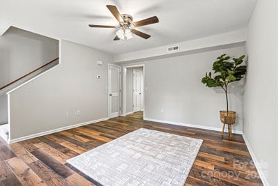 /international/us/729-tenth-avenue-ne-hickory-nc-110100049181/