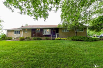 /international/us/33920-huron-river-drive-new-boston-mi-110109064970/