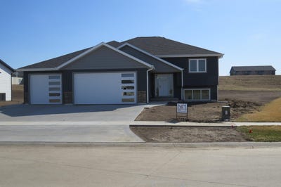 /international/us/1912-2nd-ave-se-lemars-ia-110106845575/