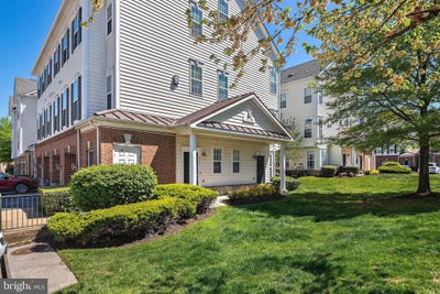 /international/us/6817-sabbarton-place-gainesville-va-110101458278/