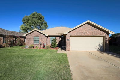 /international/us/1308-windsor-avenue-wolfforth-tx-110120457059/