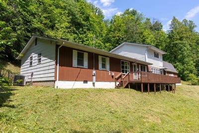 /international/us/254-lafayette-drive-hurricane-wv-110108354336/