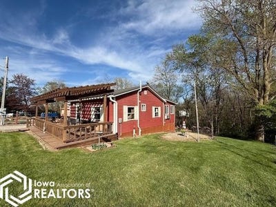 /international/us/1410-e-ridge-drive-brooklyn-ia-110099099840/