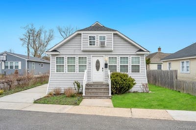 /international/us/33-center-avenue-bay-shore-ny-110107265968/