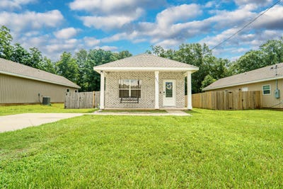 /international/us/8053-fourth-street-laurel-hill-fl-110100426403/
