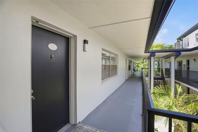 /international/us/1127-king-arthur-court-dunedin-fl-110108109943/